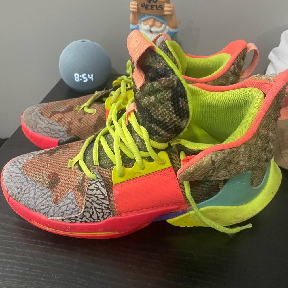 Russell Westbrook Basketball Shoes - Picture 4 of 5